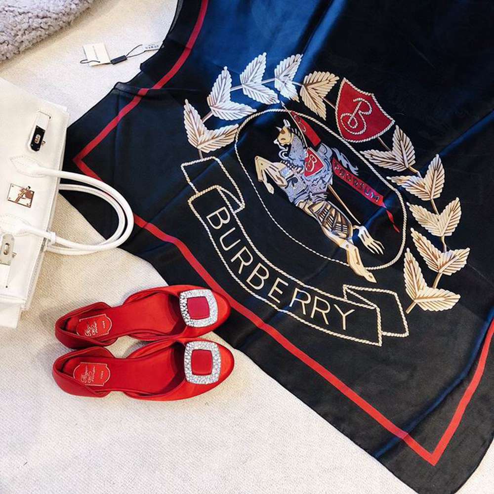 Bv*b*rry Scarf